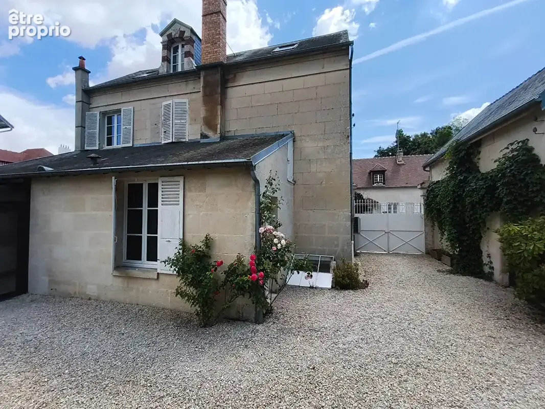 Maison à VIEUX-MOULIN