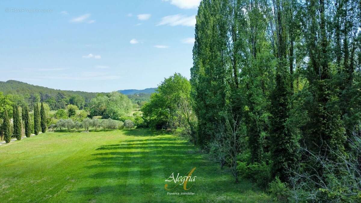 Maison à VILLECROZE