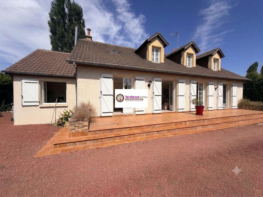 Maison à LE MELE-SUR-SARTHE