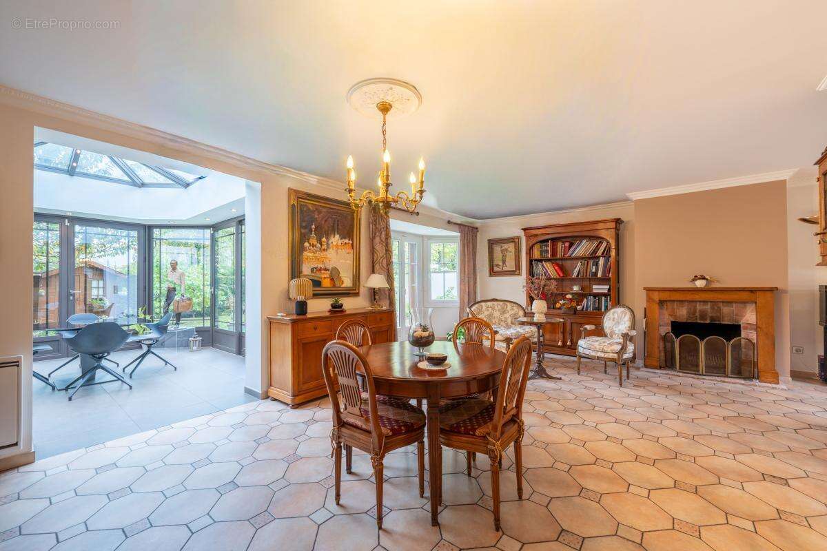 Maison à LA QUEUE-EN-BRIE