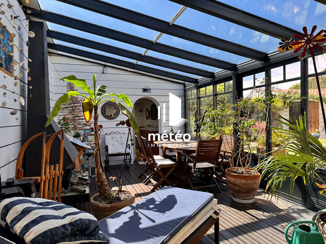 Maison à vendre à la Chaume avec vue mer et proche de la plage - photo 12