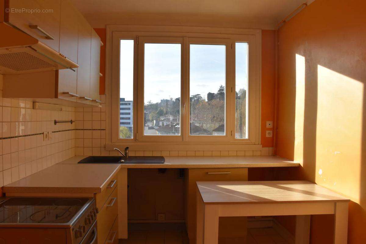 Appartement à LYON-9E