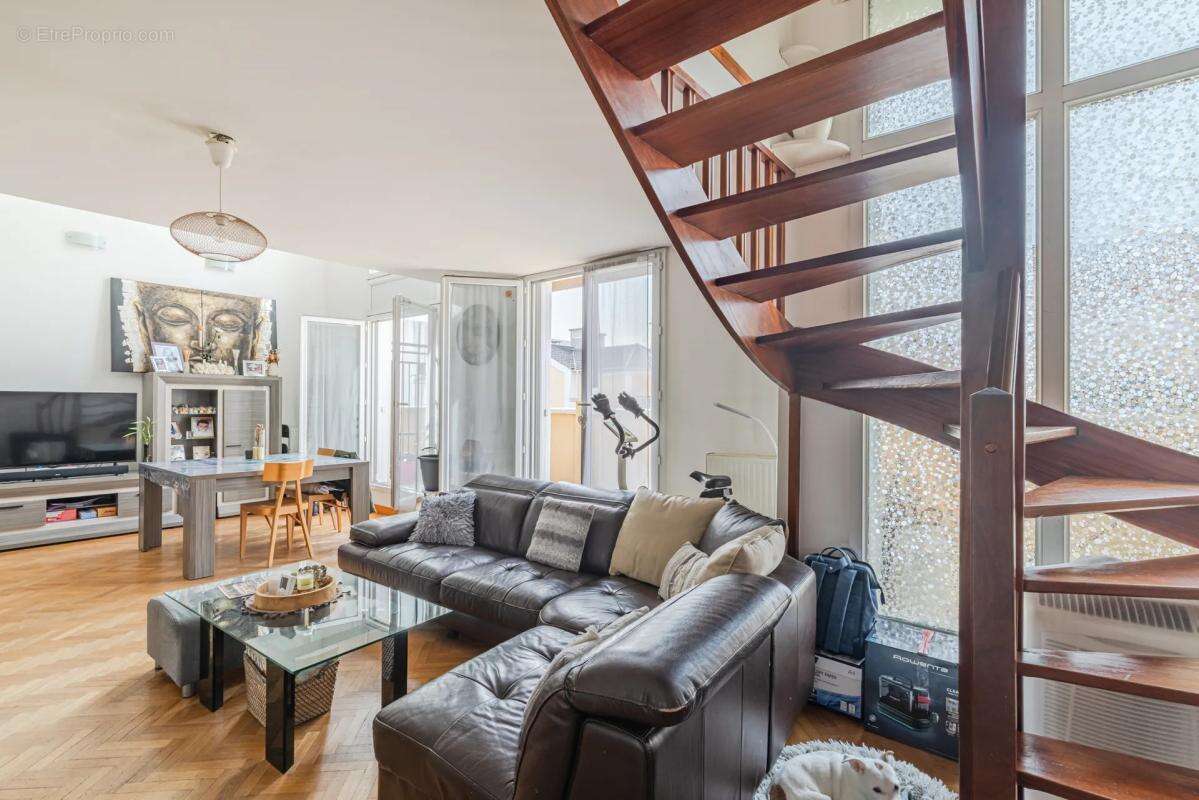 Appartement à VILLENEUVE-LA-GARENNE