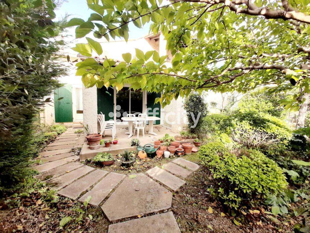 Maison à LES ANGLES