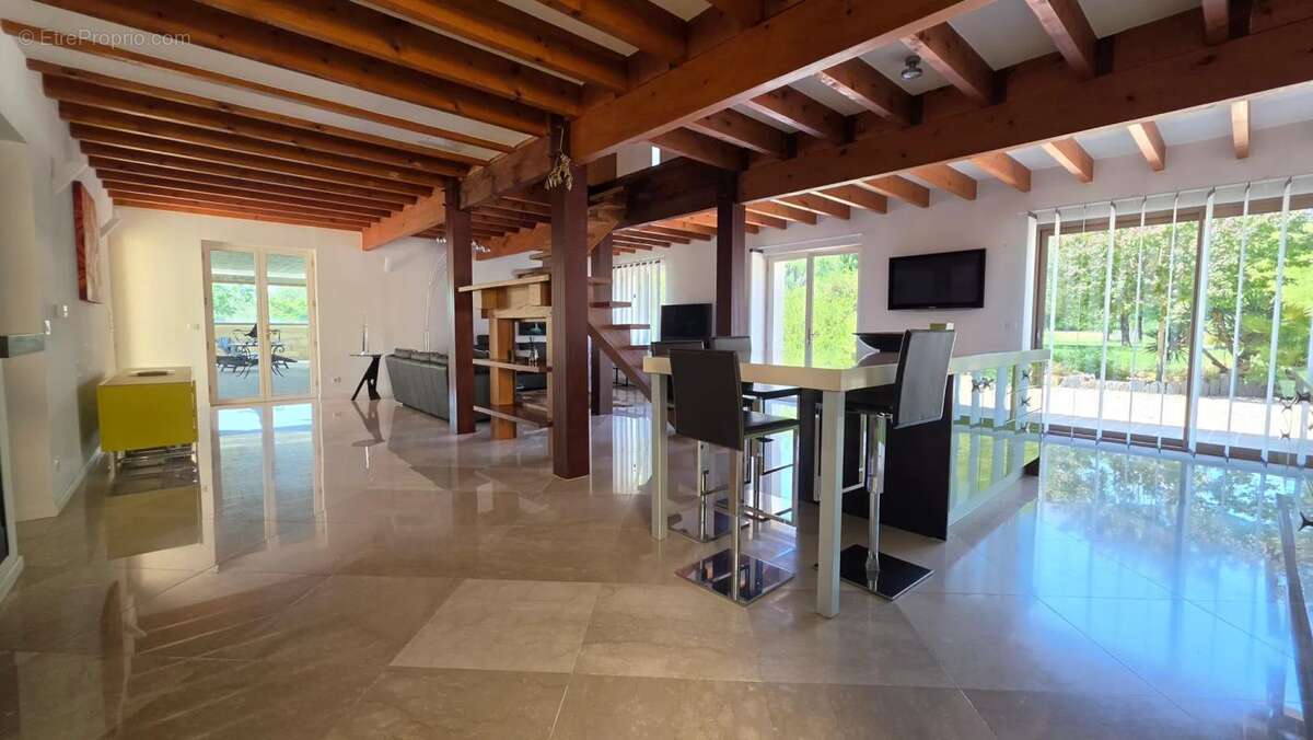 Maison authentique et contemporaine avec piscine et garage 167m2 - photo 3