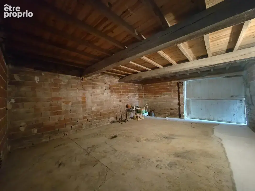 Située à MIRAMONT LATOUR, maison à rénover avec vue panoramique - photo 18