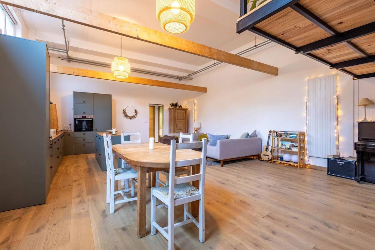 Photo 1 - Commerce à BESANCON