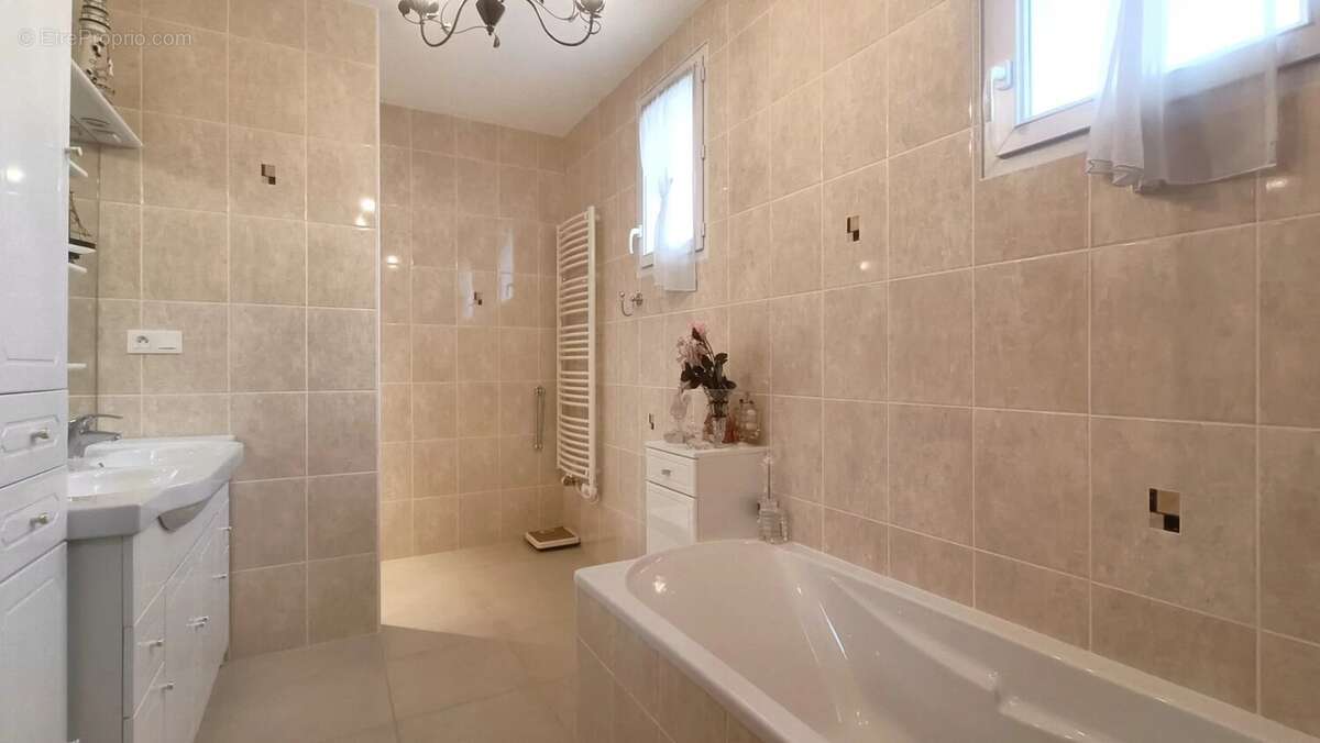 Maison à NEUVILLE-DE-POITOU