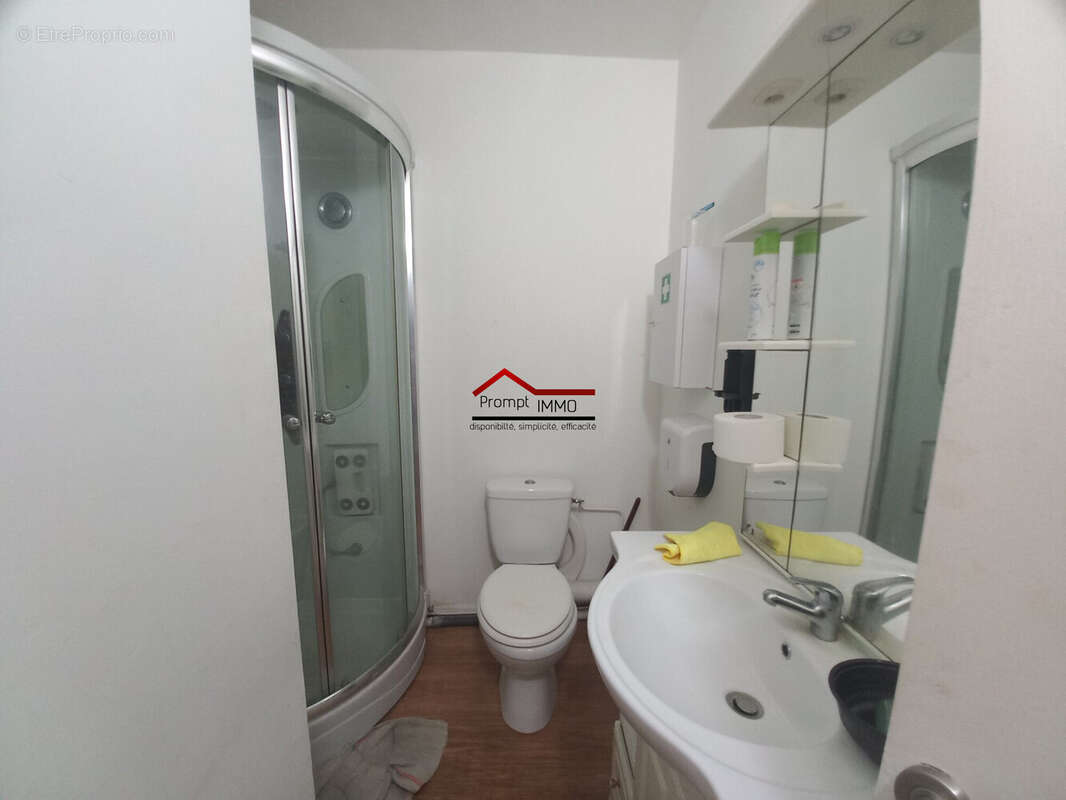 SDB 2 IEME ETAGE - Appartement à FORT-DE-FRANCE