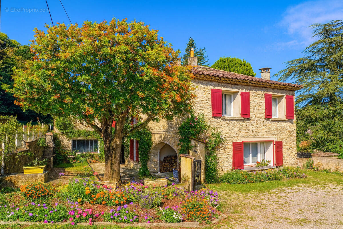 Maison à ENTRECHAUX