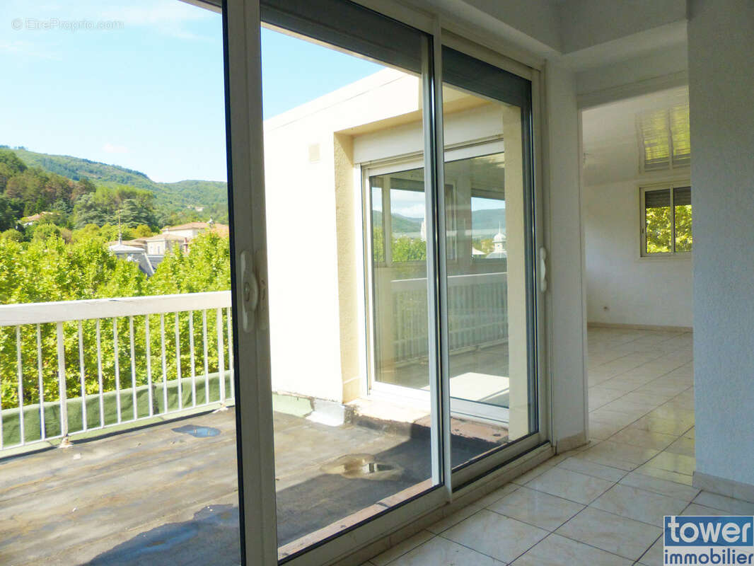 Appartement à LAMALOU-LES-BAINS