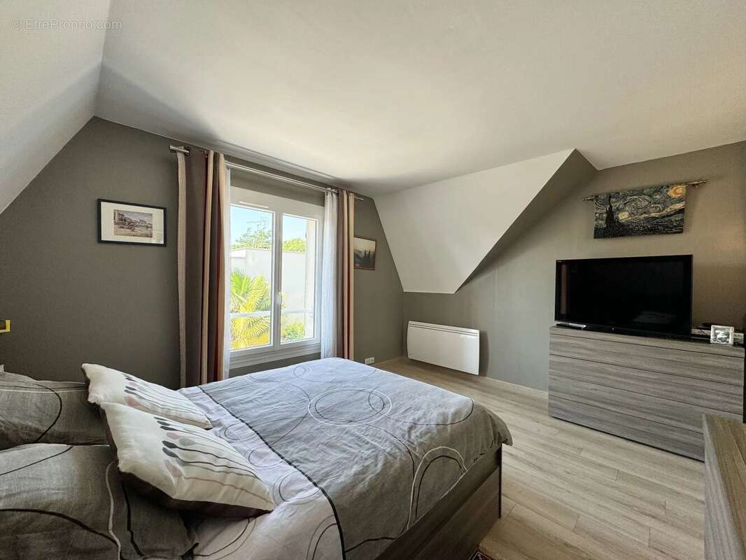 Maison 200 m² à Verrieres-Le-Buisson  - photo 7
