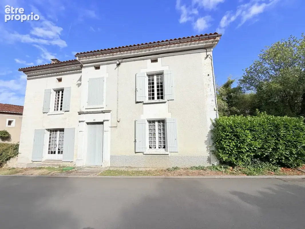 facade - Maison à RIOUX-MARTIN