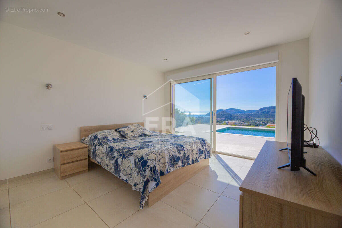 Maison à MANDELIEU-LA-NAPOULE