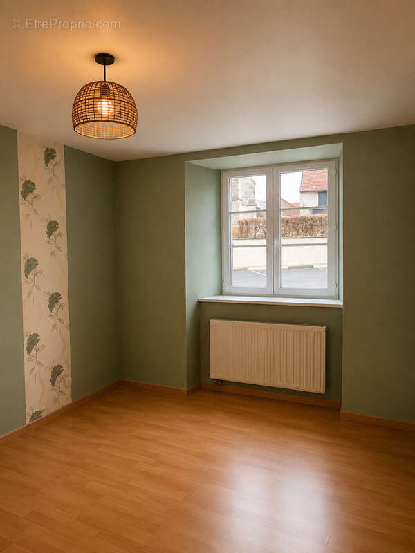 Appartement à TROISSY