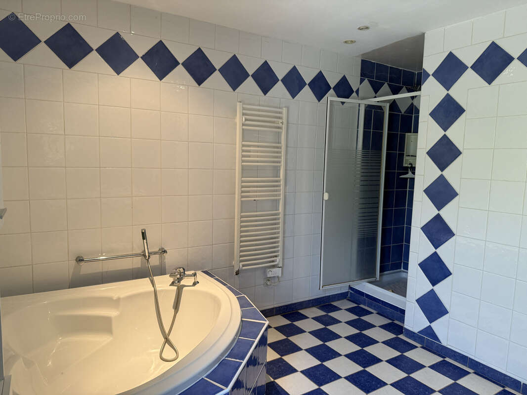 Maison à LA ROCHE-CHALAIS