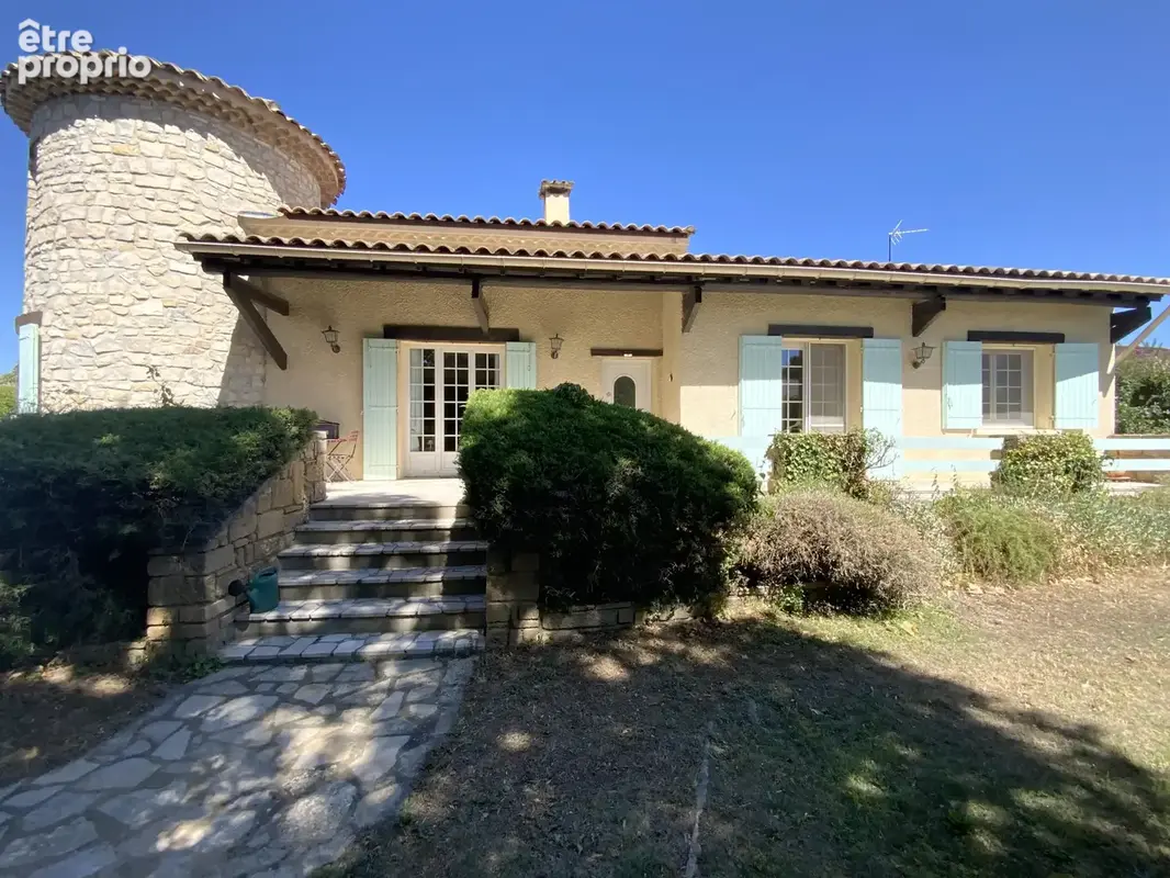 Villa cossue située à Uzès avec terrain de 1400 m2 avec piscine. - photo 7
