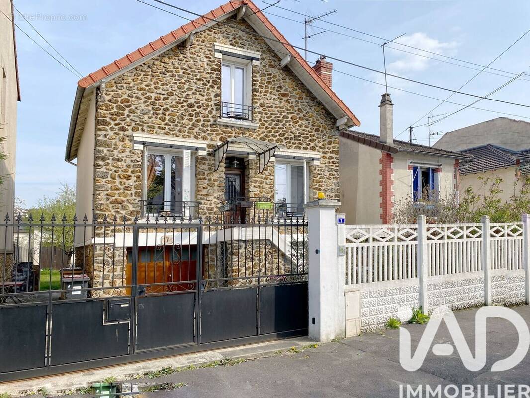 Photo 1 - Maison à VILLEMOMBLE