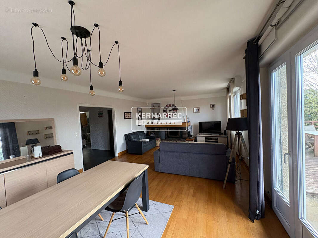 Maison à BOURG-DES-COMPTES