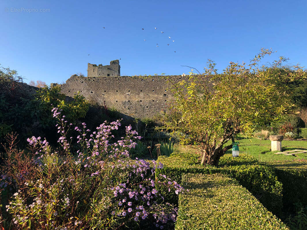 Maison à AUTHEVERNES