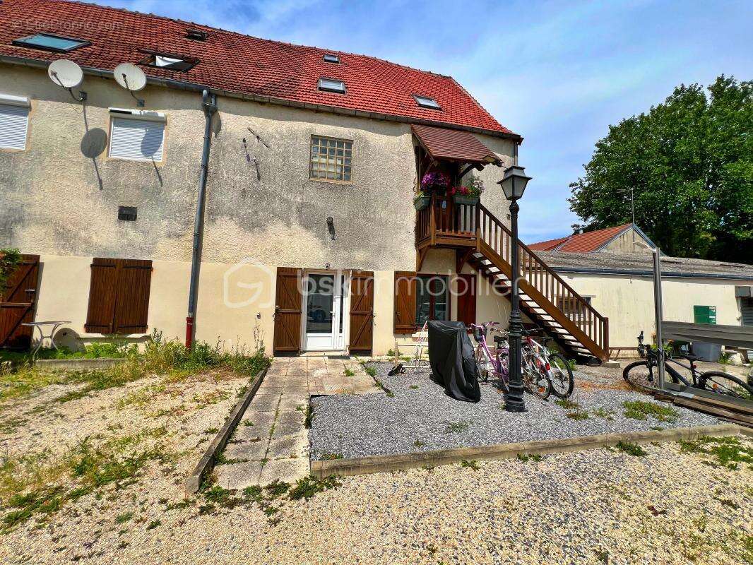 Appartement à LA CHAPELLE-EN-SERVAL