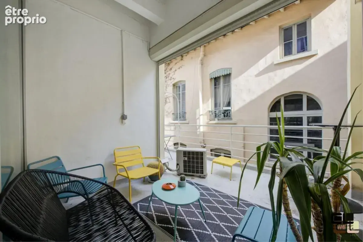 LOFT INDUSTRIEL 255 M² QUAI ARLOING  avec terrasse   et parking ( bureau ou habitation ) - photo 6
