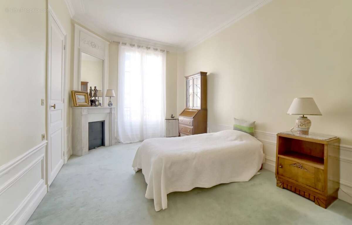 Appartement à NEUILLY-SUR-SEINE