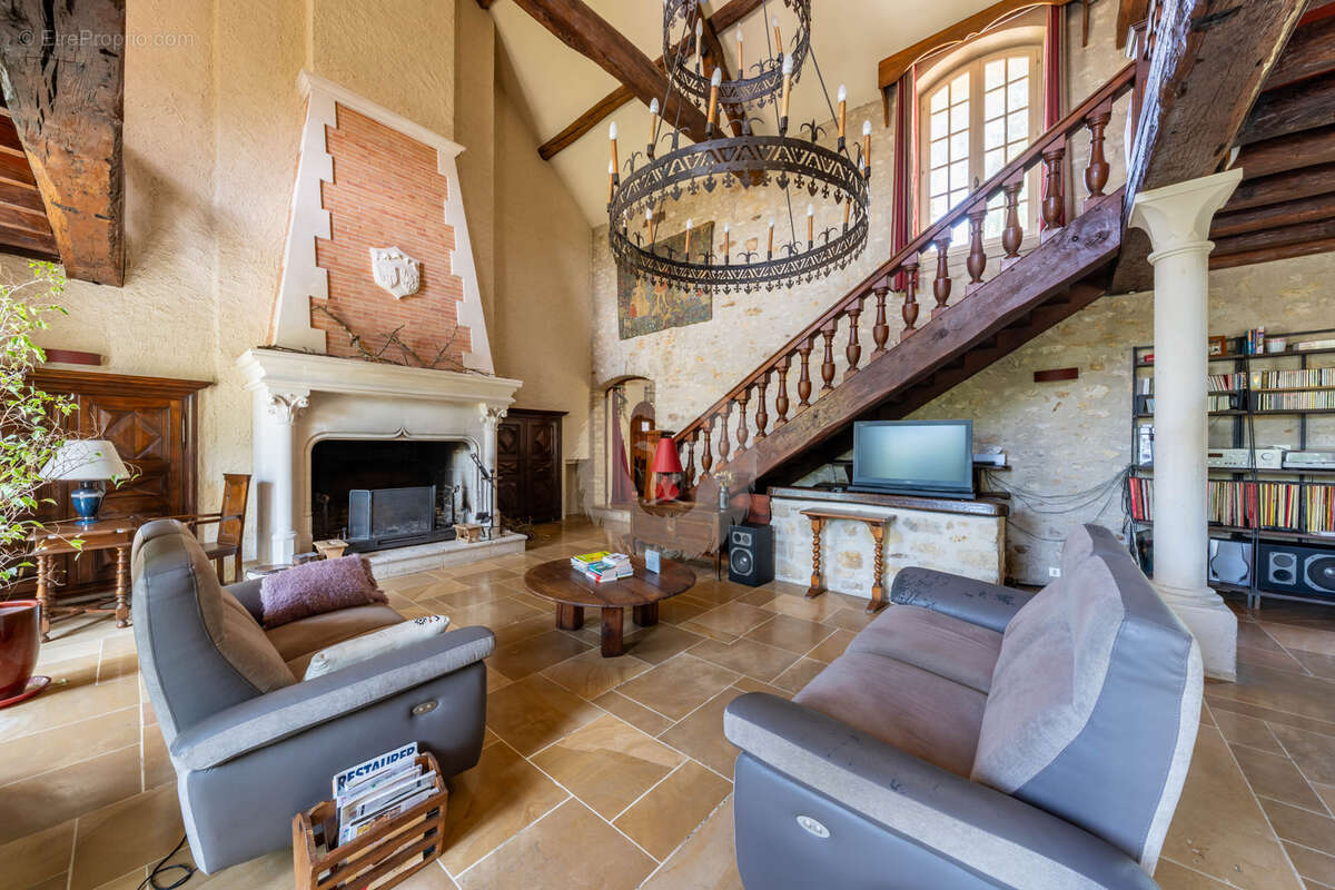 Ensemble immobilier de charme avec maison de 310 m2 et dépendances - photo 10