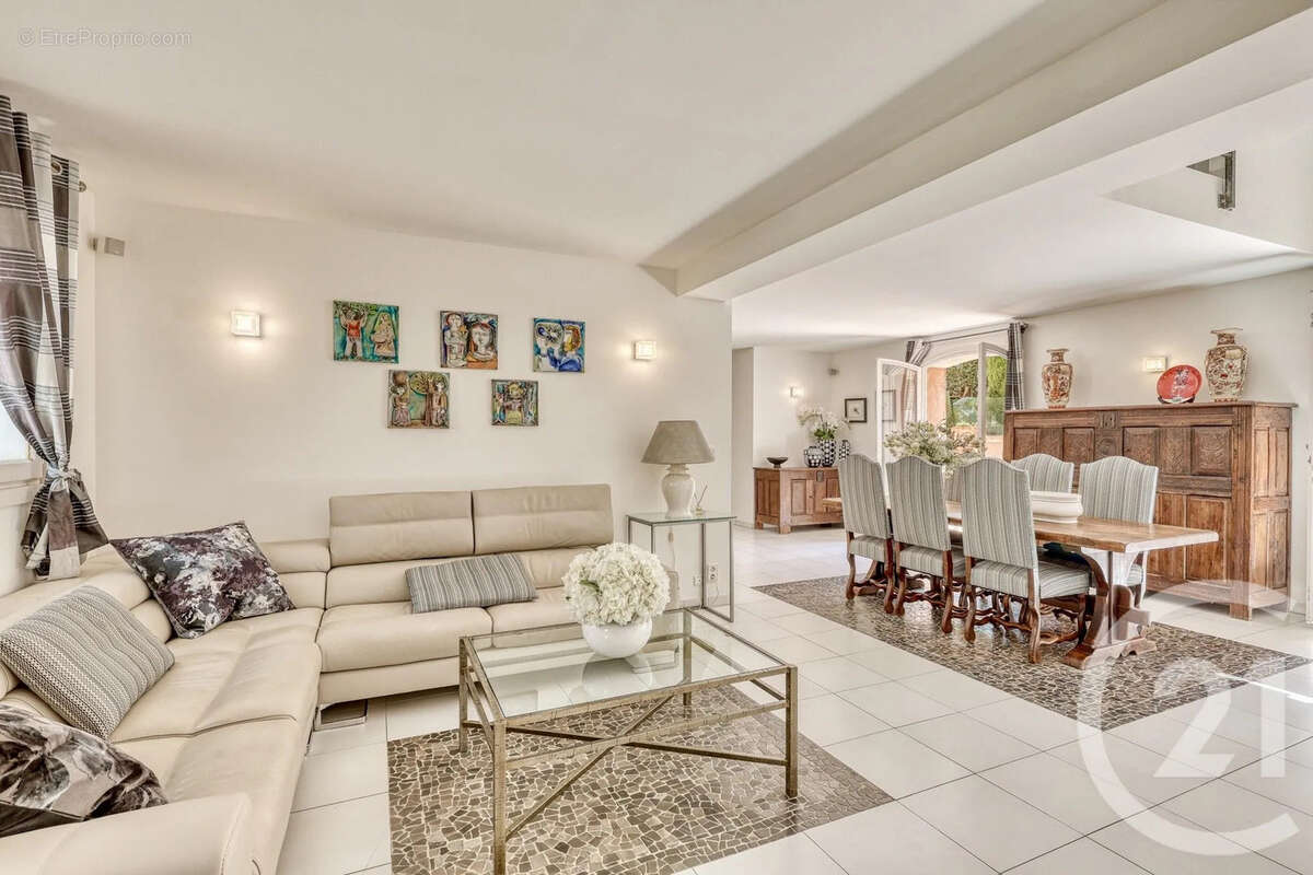 Maison 204 m² à Hyeres  - photo 8