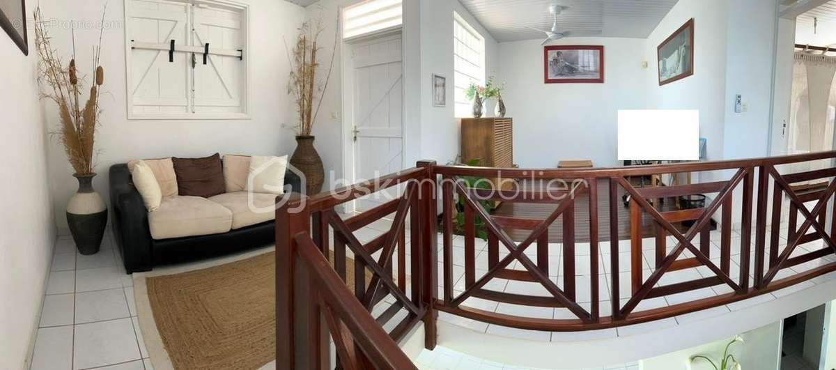 Maison à REMIRE-MONTJOLY