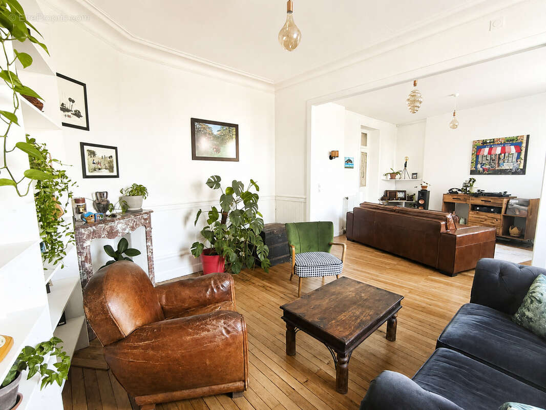 Exclusivité. Nantes Saint-Jacques. Maison de caractère de 3 chambres avec garage. 471 600 € FAI - photo 4