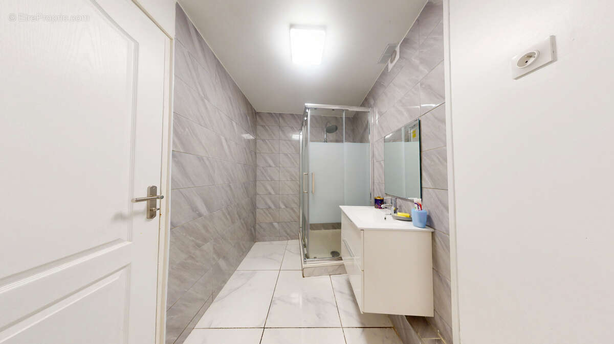 Appartement à LA GARENNE-COLOMBES