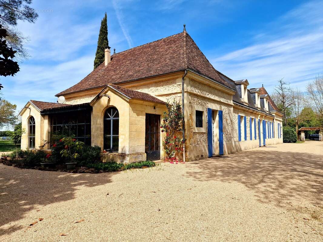 Belle Chartreuse de 450m2 habitable avec piscine - photo 5