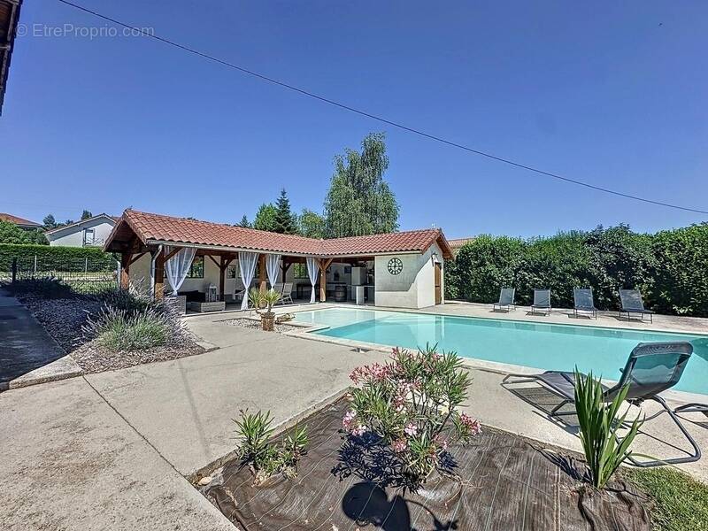 Maison à MONTCARRA