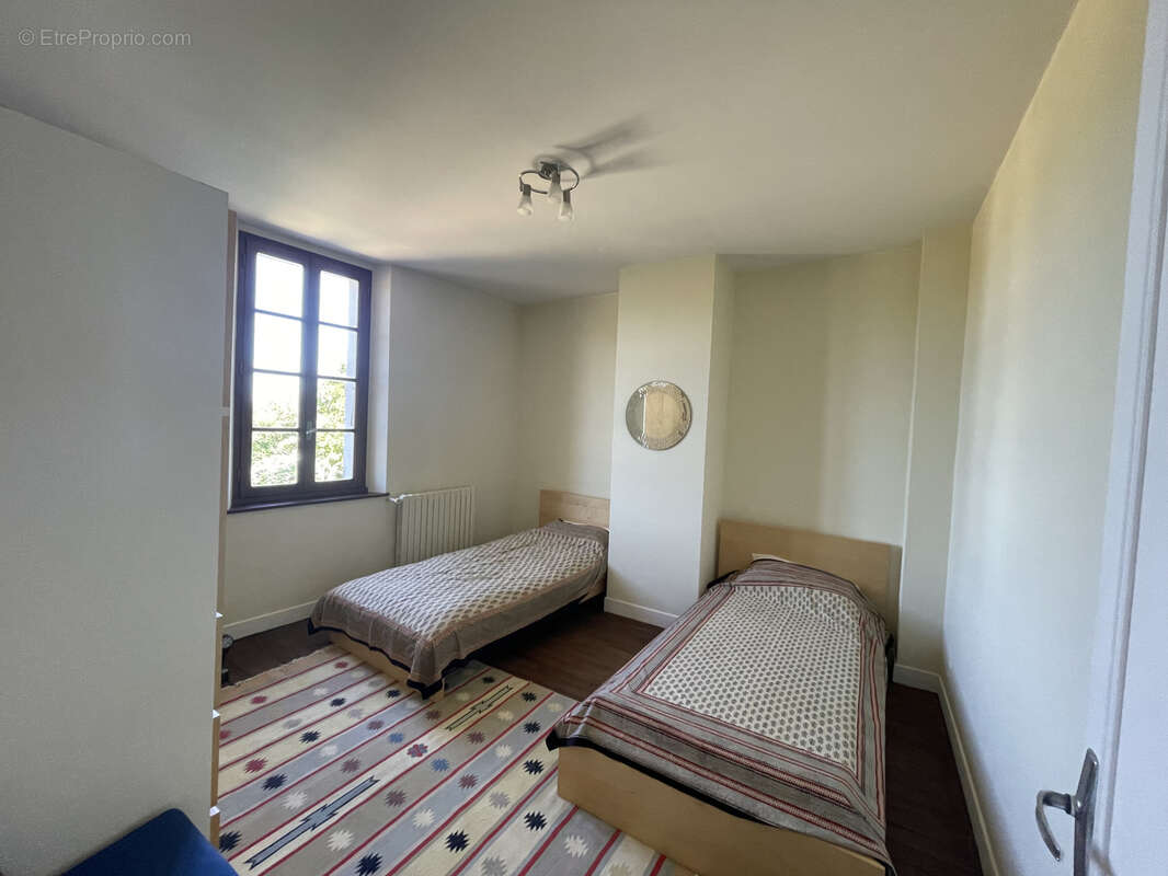 Maison bourgeoise au village avec jardin très bon état - photo 13