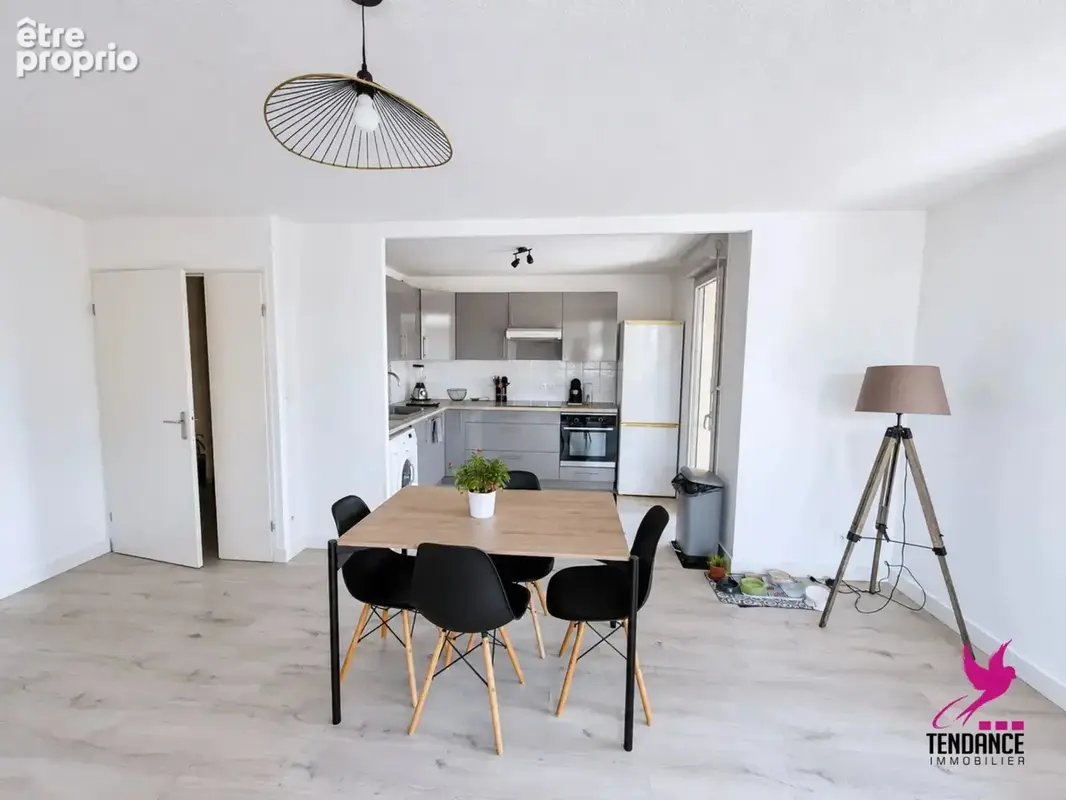 T4 Familial – Terrasse  - Parkings - Gare à pied. - photo 2