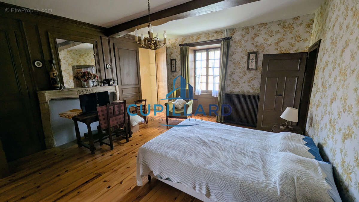 Maison à RENAISON