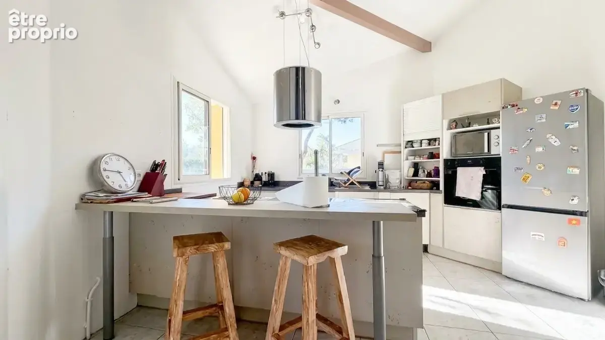 Maison T6 de 175 m² avec piscine plein sud, pool house et jacuzzi sur un terrain de 3 500 m² - photo 8
