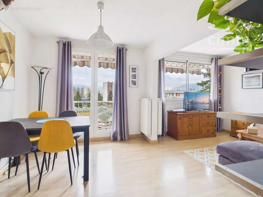 Appartement à SAINT-MARTIN-D'HERES