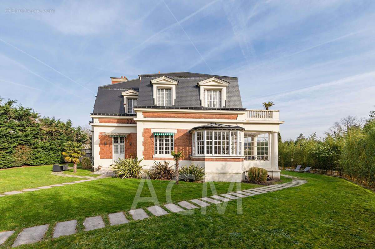 Maison à MAISONS-LAFFITTE