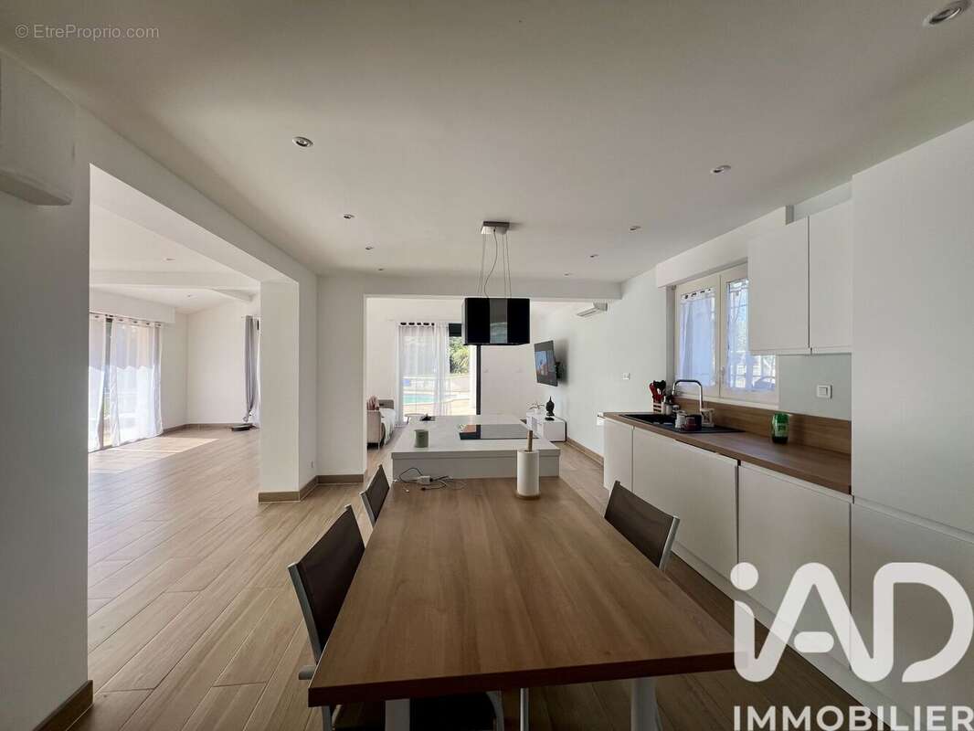 Maison 162 m² à Rauzan  - photo 3