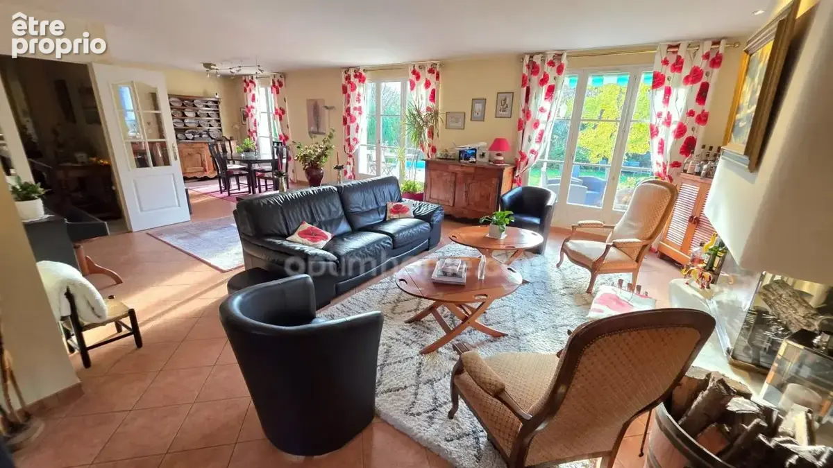 SAINT-PRIX, VAL D’OISE (95) : Propriété de 230 m² habitables (255 m² au sol) - 9 pièces principales - 7 chambres - 3 garages – P - photo 6
