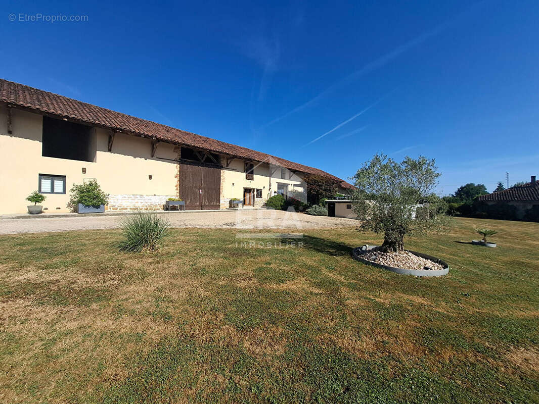Maison 353m² à montrevel-en-bresse - photo 2