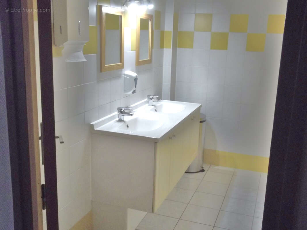 Commerce à AUTECHAUX