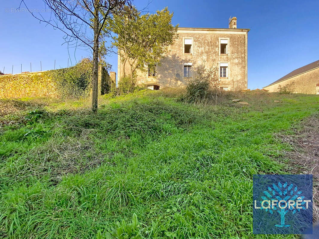 Maison à LA CHAPELLE-THEMER