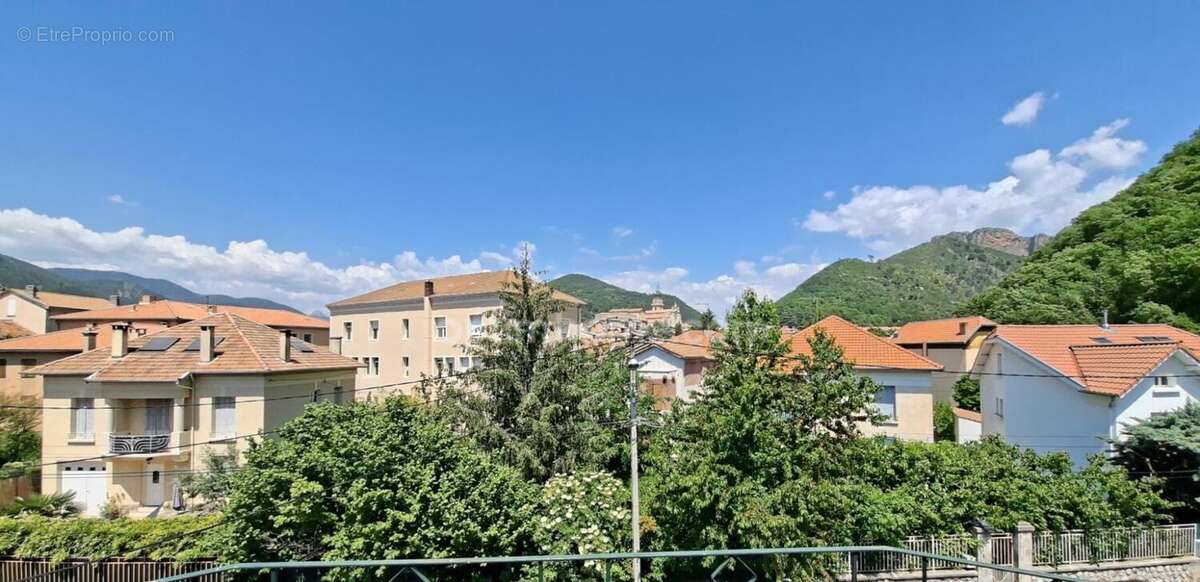 A vendre à Digne-les-Bains – Demeure de caractère des années 30 – 240 m² – 2 logements – Piscine – Garage - photo 3