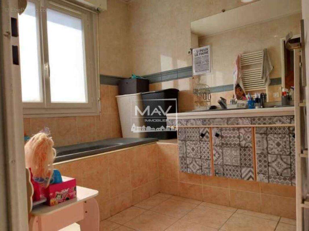Maison 110 m² à Erchin  - photo 4