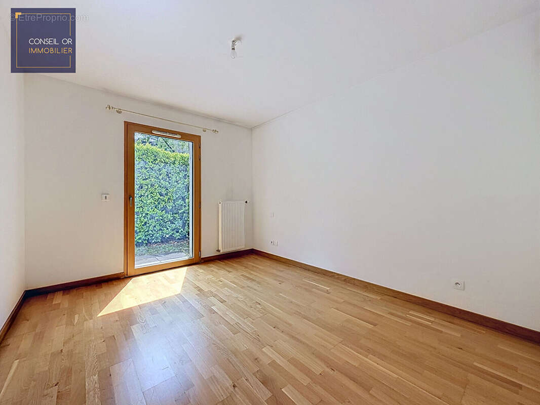 Appartement à SAINT-GENIS-LAVAL