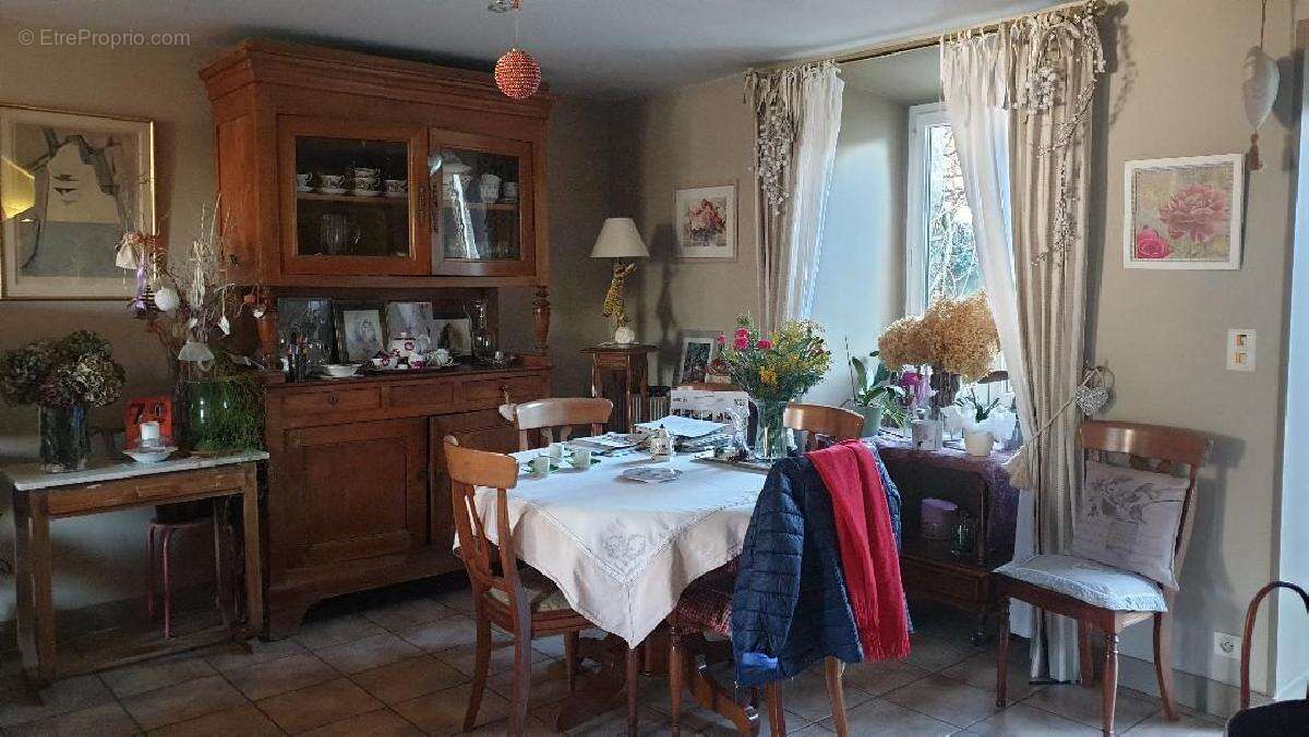 Maison 155 m² à Saint-Leonard-De-Noblat  - photo 2