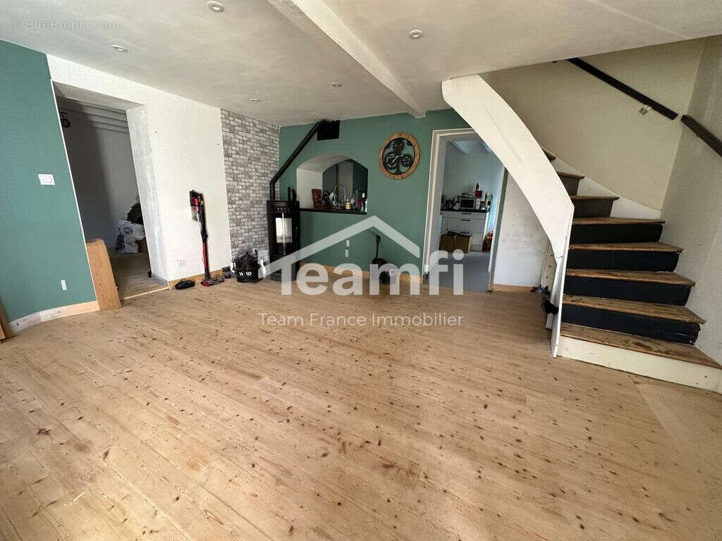 Maison à AUGEROLLES